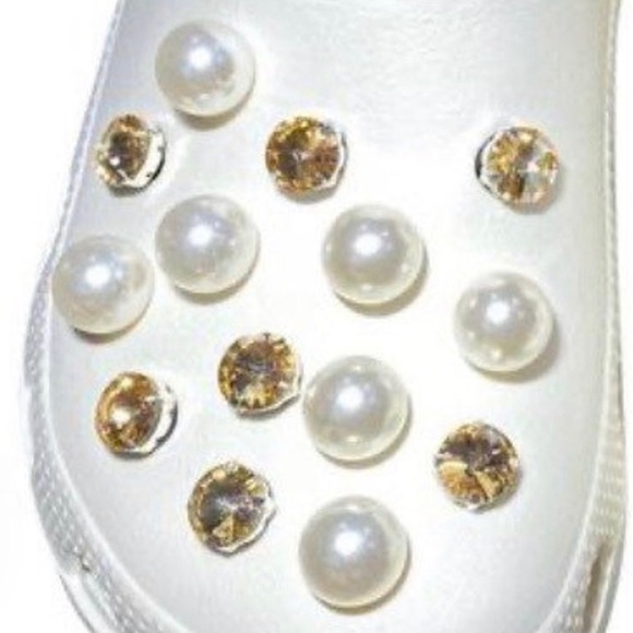 Crocs Charms Gold Diamonds and Pearls Set - Picture 3 of 5